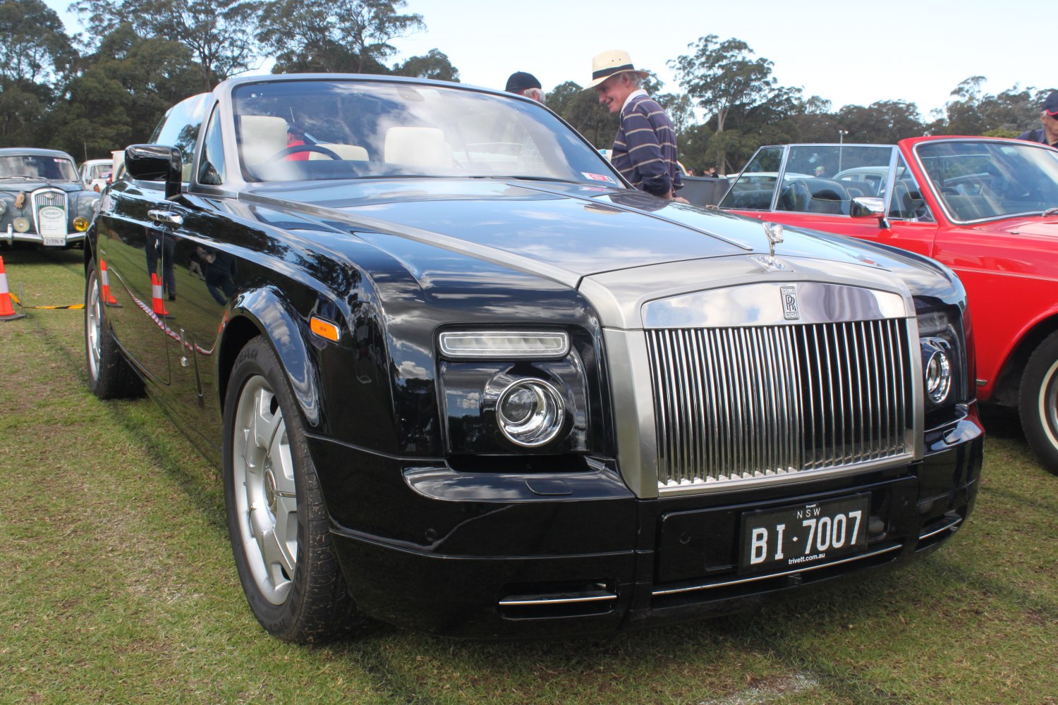 Front grille and headlight of luxury convertible