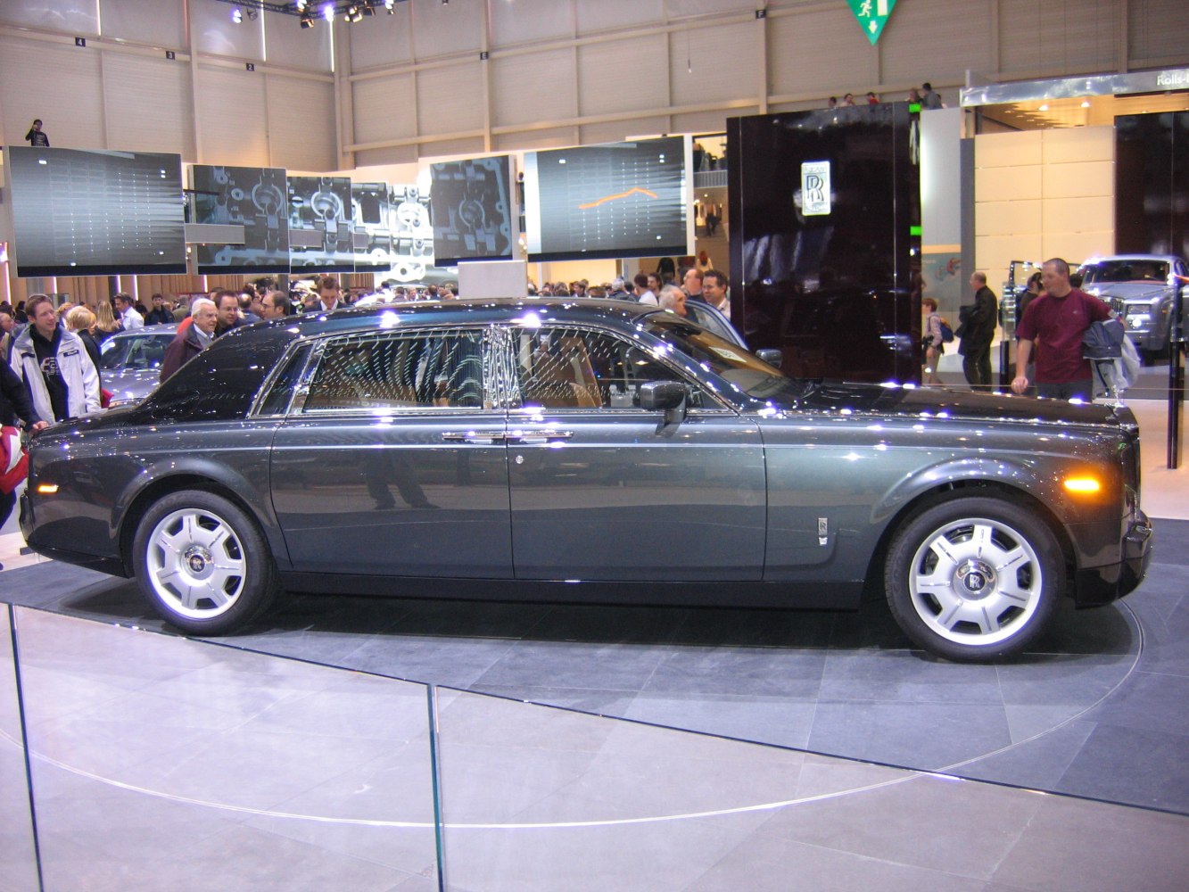 Side profile of a luxury limousine with an extended wheelbase