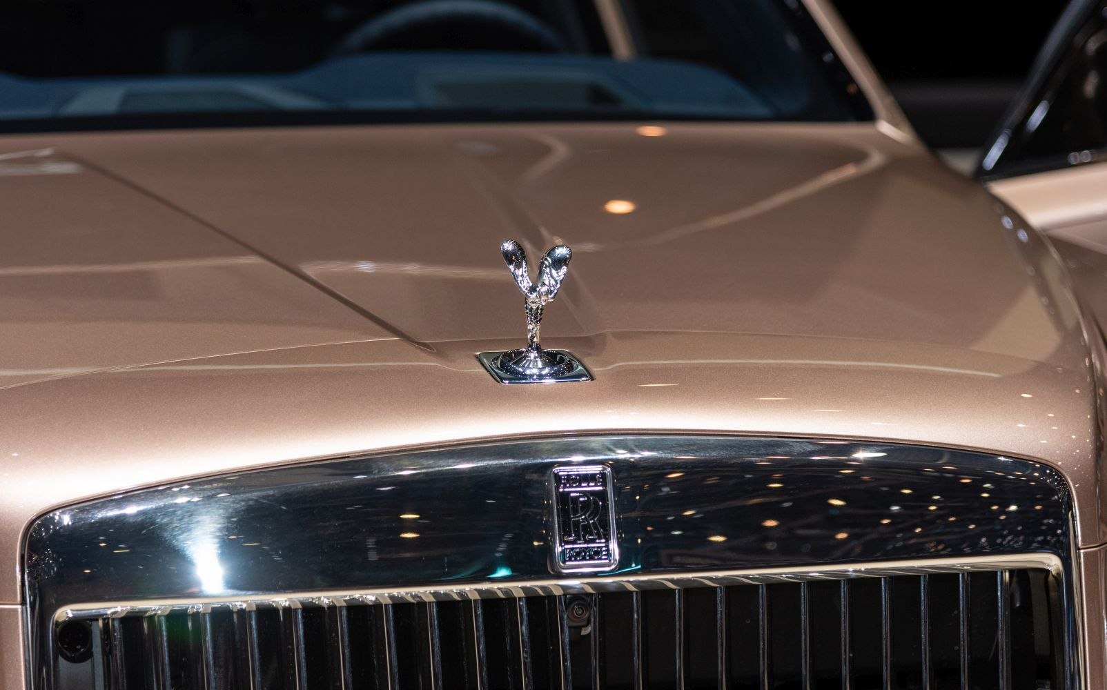 Spirit of Ecstasy hood ornament and chrome front grille close-up