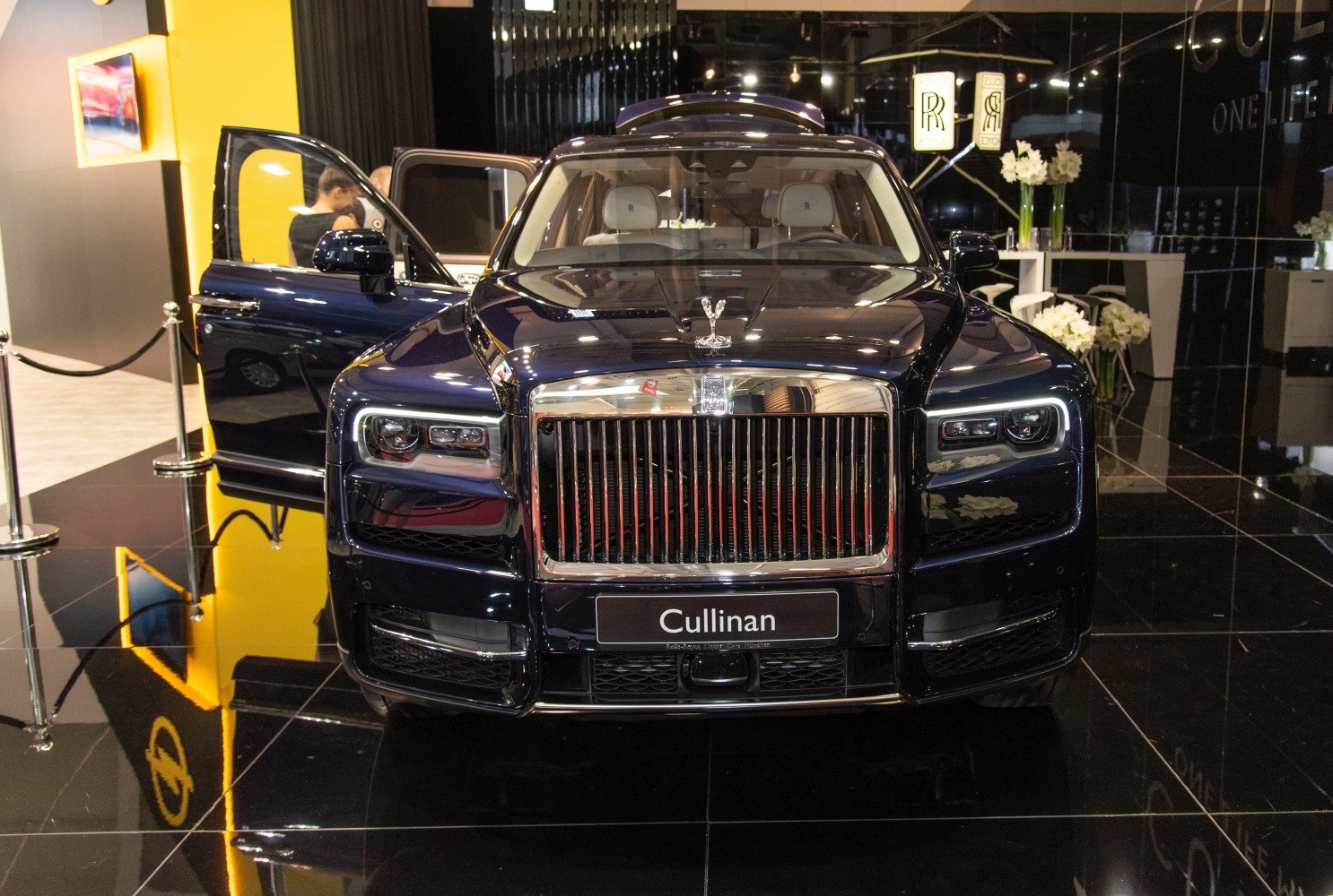 Front grille, headlights, Spirit of Ecstasy hood ornament