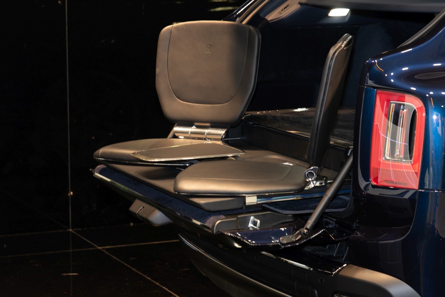 Luxury leather tailgate fold-out seats with armrest and integrated headrests
