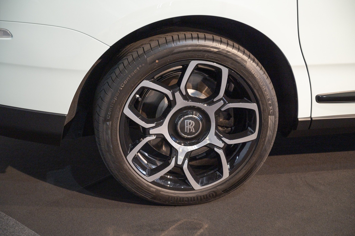 Luxury alloy wheel with distinctive multi-spoke design and Continental tire.