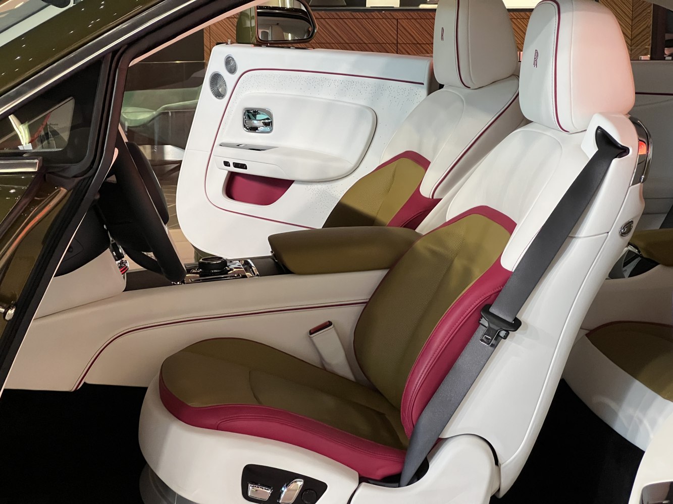 Two-tone leather seats with luxurious detailed door panel
