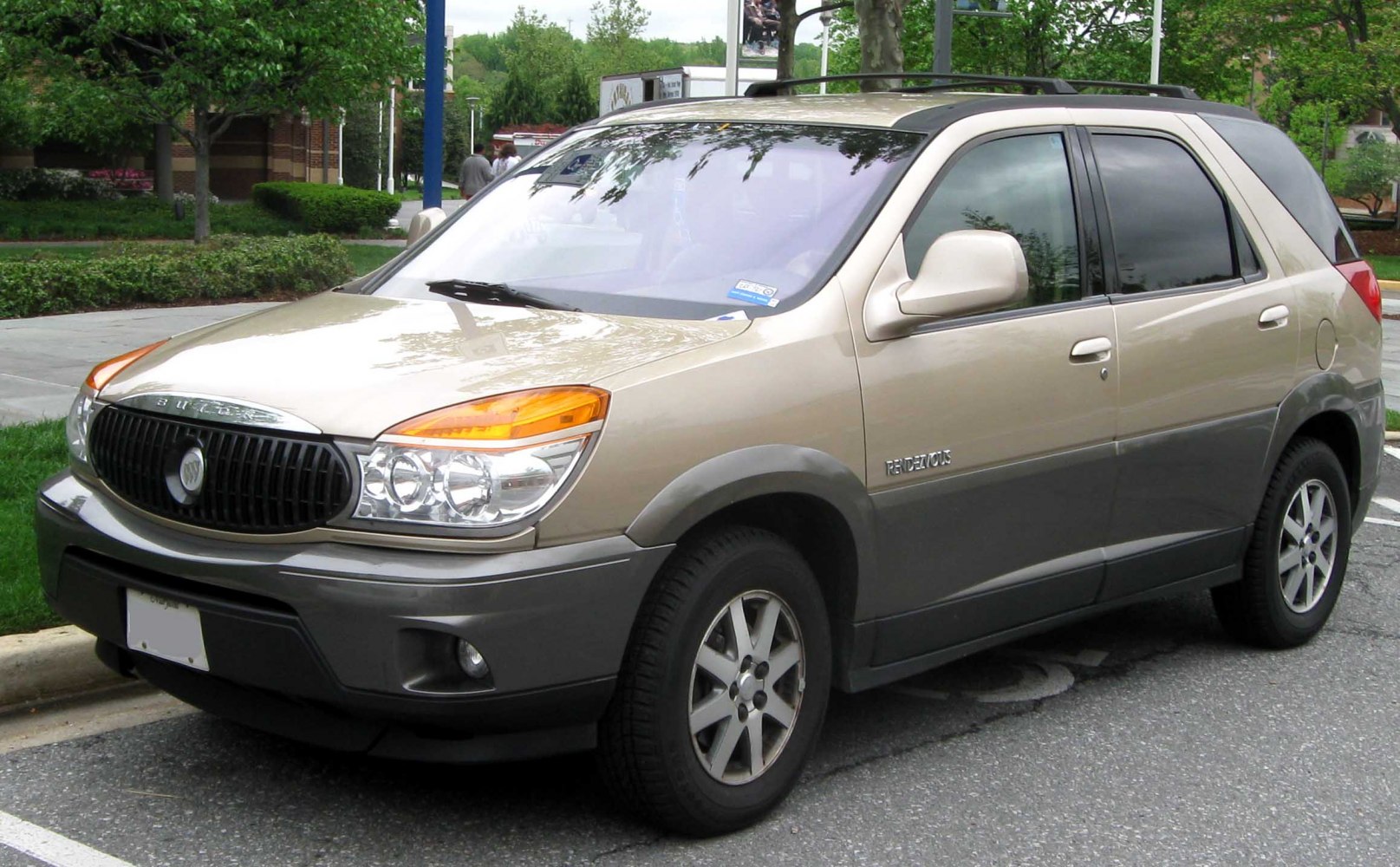 Front side view of an SUV with dual-tone paint and roof rails