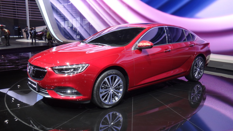 Sportback front-side with sleek headlights and alloy wheels