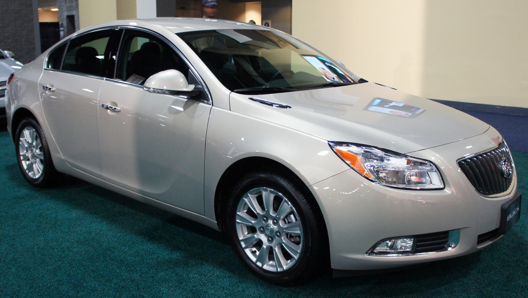 Front quarter view of sedan with alloy wheels and chrome trim