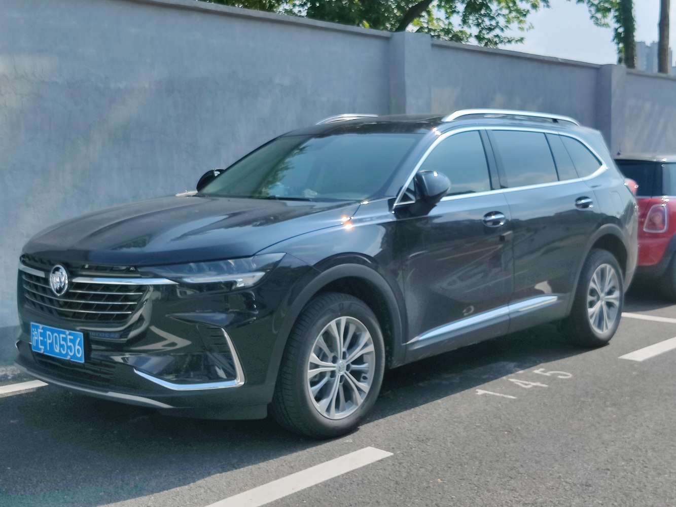 Black SUV front side view with grille and alloy wheels