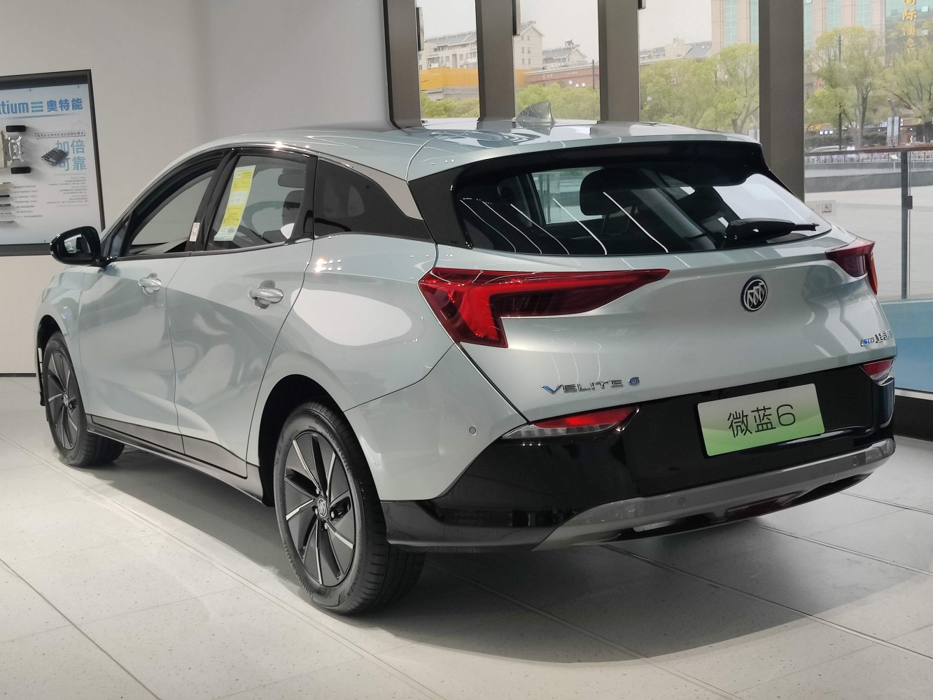Rear and side details of a modern hatchback with distinctive taillights and aerodynamic design.