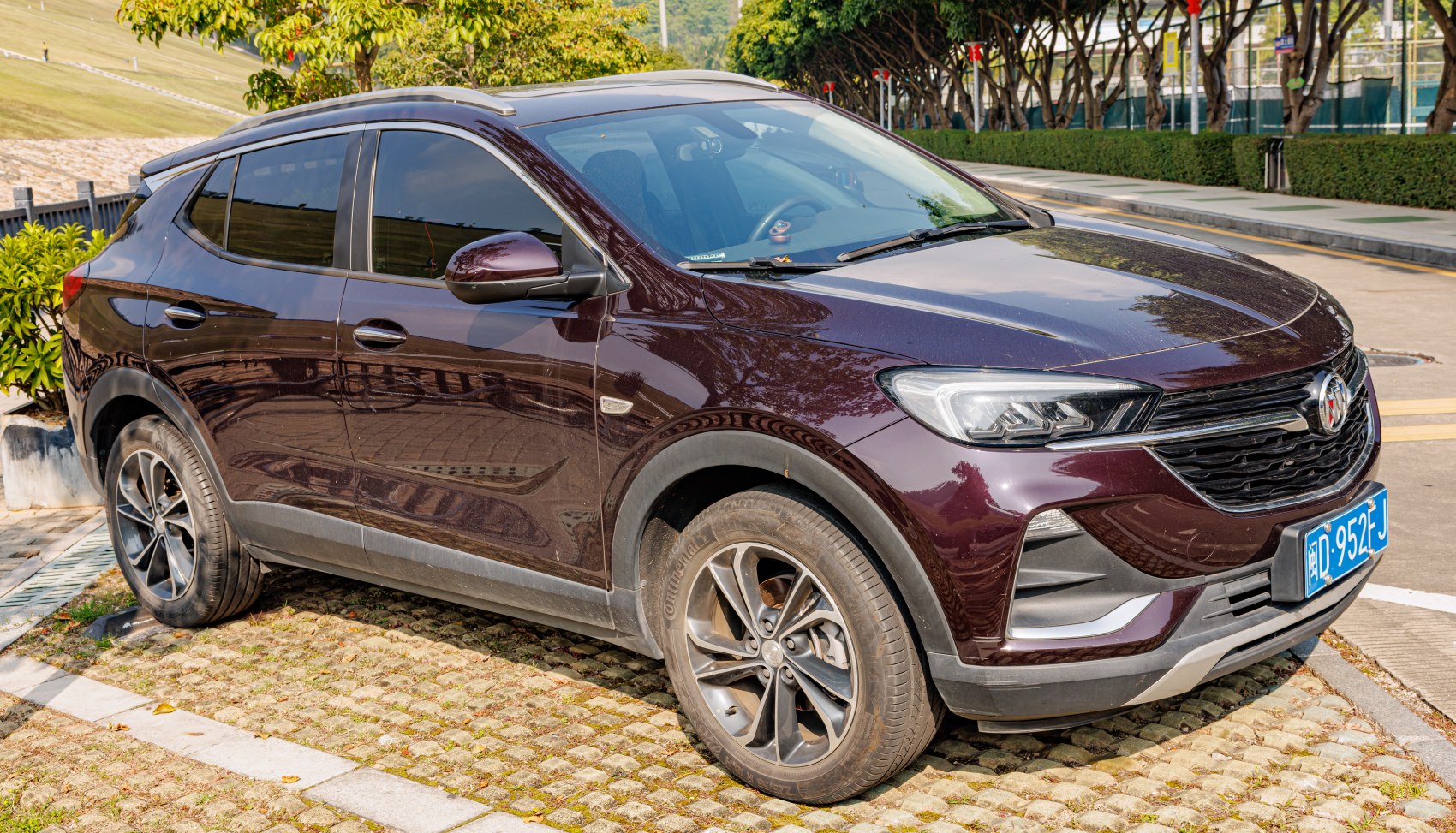 Crossover SUV with LED headlights and alloy wheels