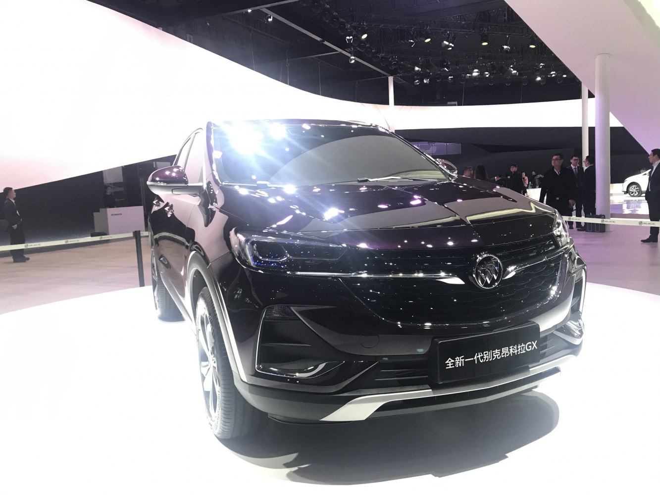 Front fascia with LED headlights and detailed grille design