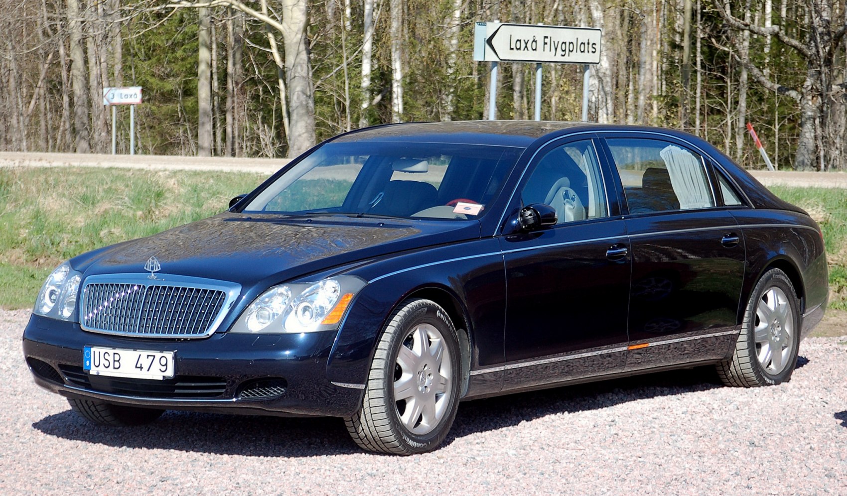 Front side view of luxury sedan with chrome grille and alloy wheels
