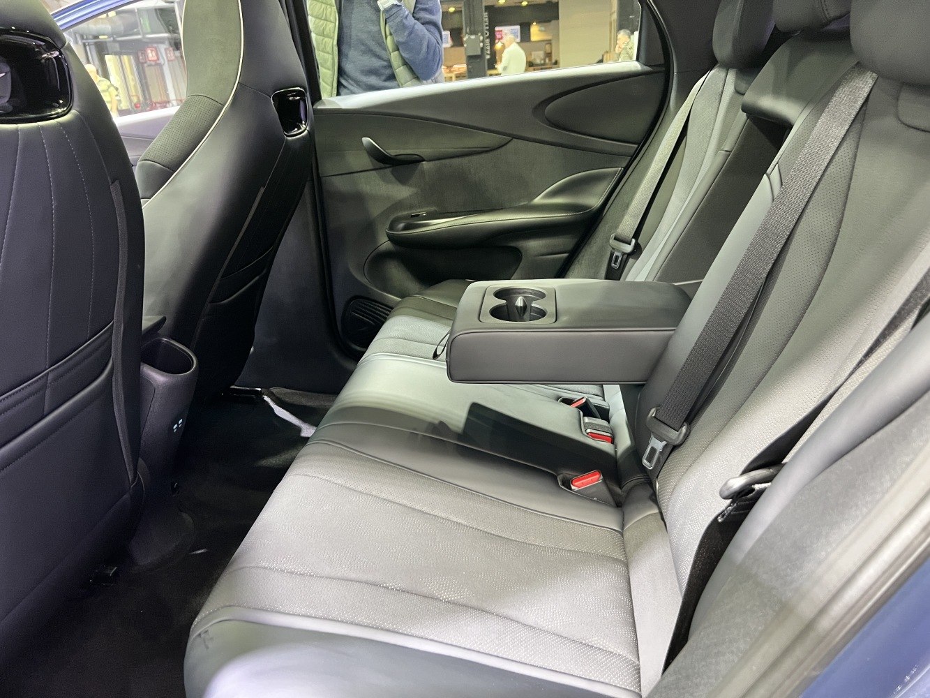 Spacious rear seat with fold-down armrest and cupholders