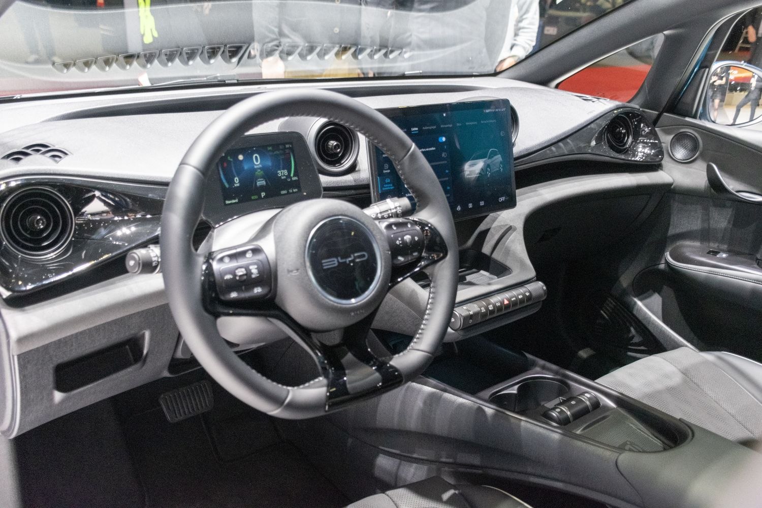 Digital instrument cluster and large touchscreen infotainment display