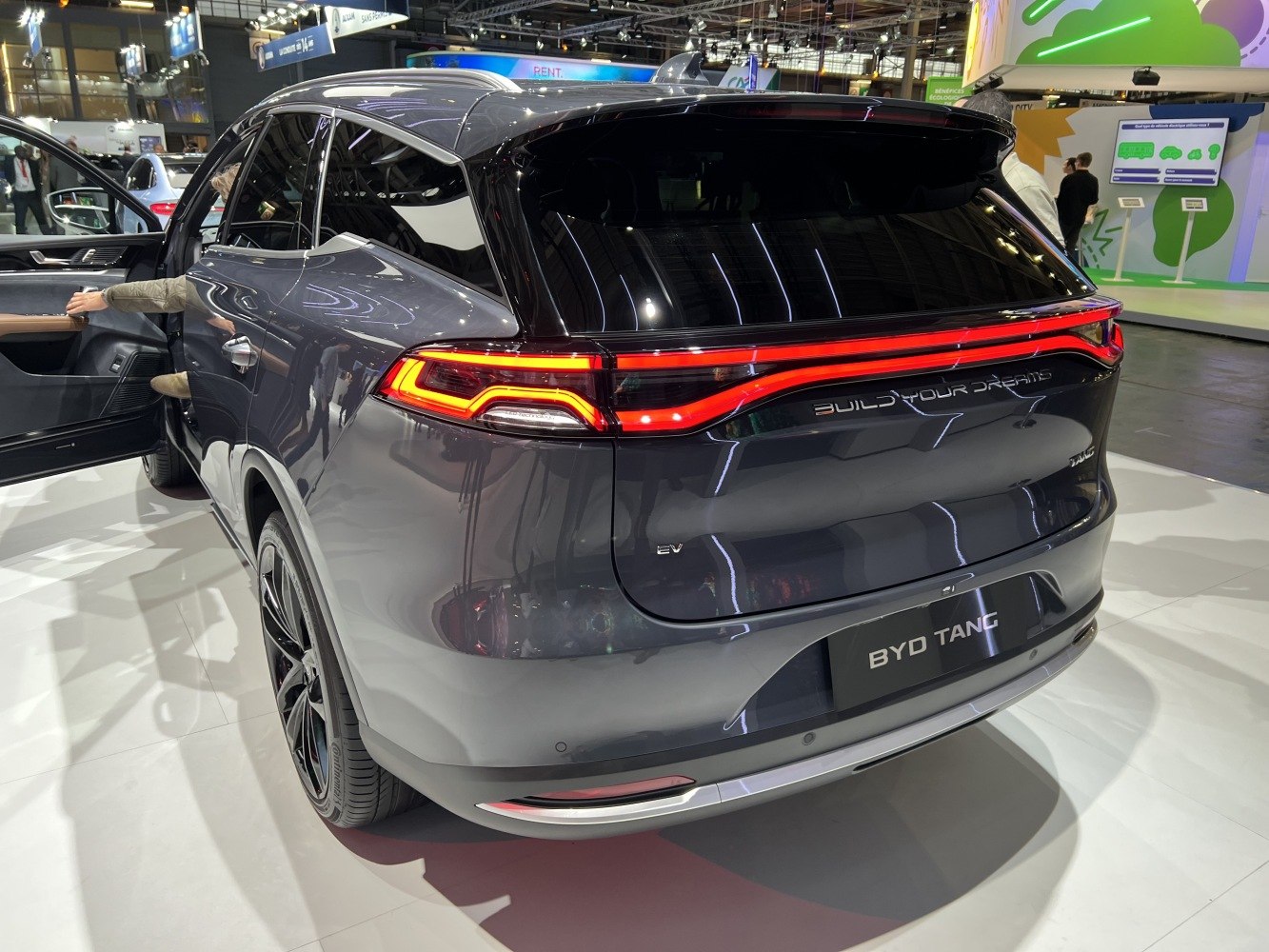 Rear LED taillight strip and black roof spoiler