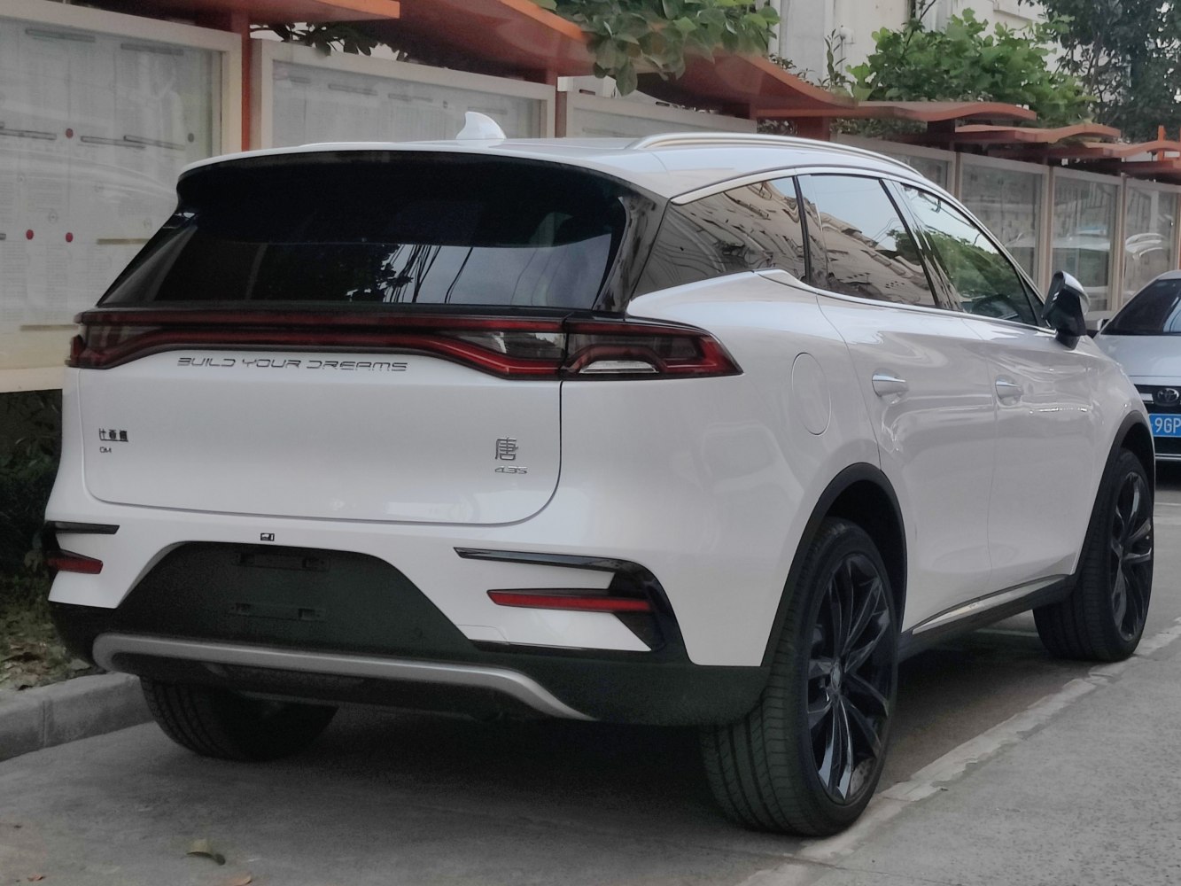 Rear and side angle of SUV with connected taillights and sleek body lines