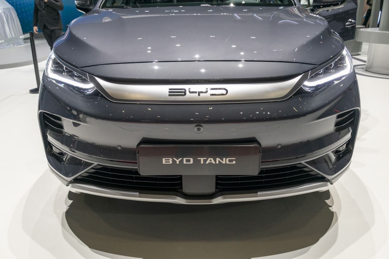 Front grille and LED headlights with sleek bumper design