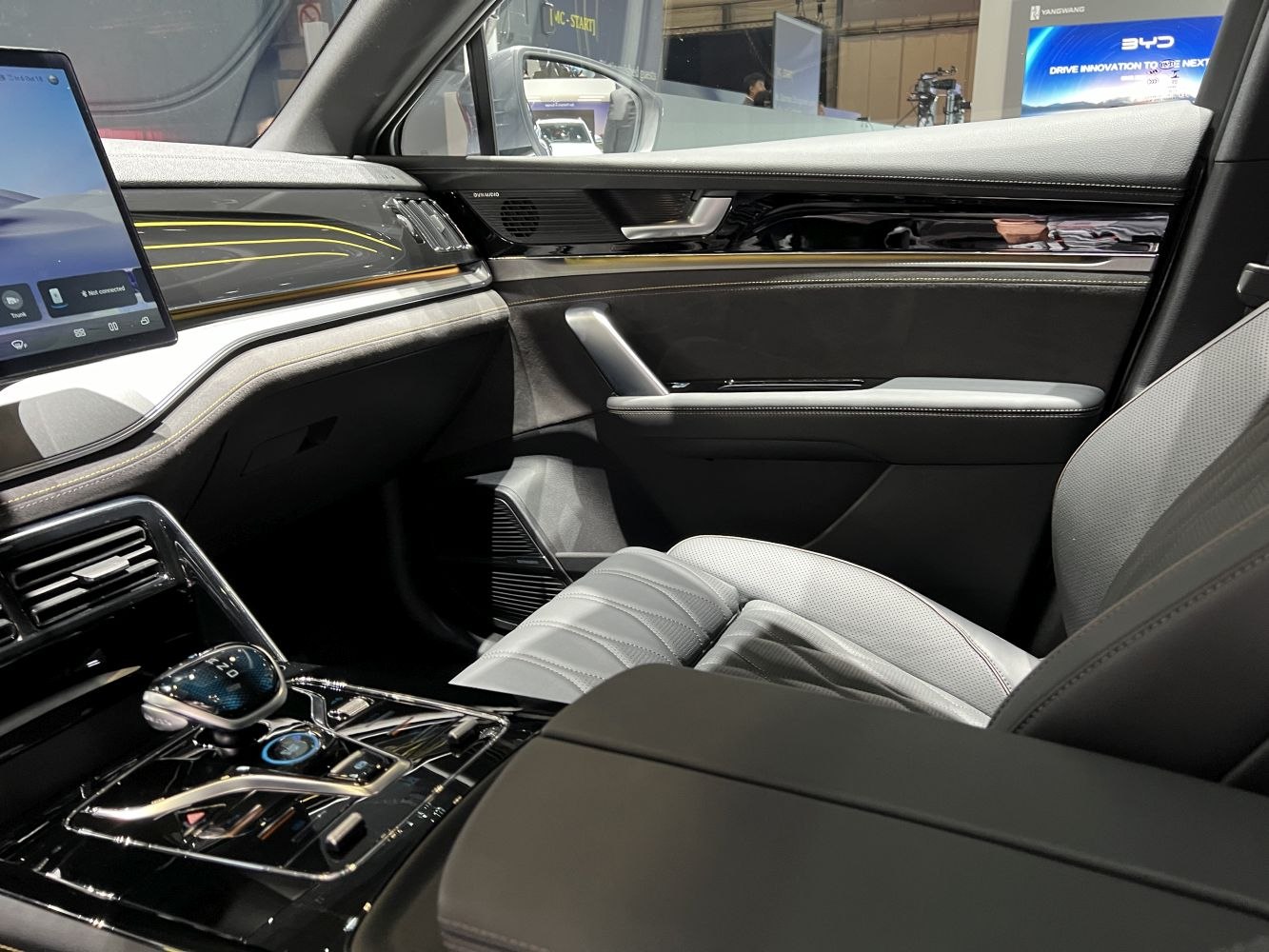 Modern dashboard and gear selector with leather seats