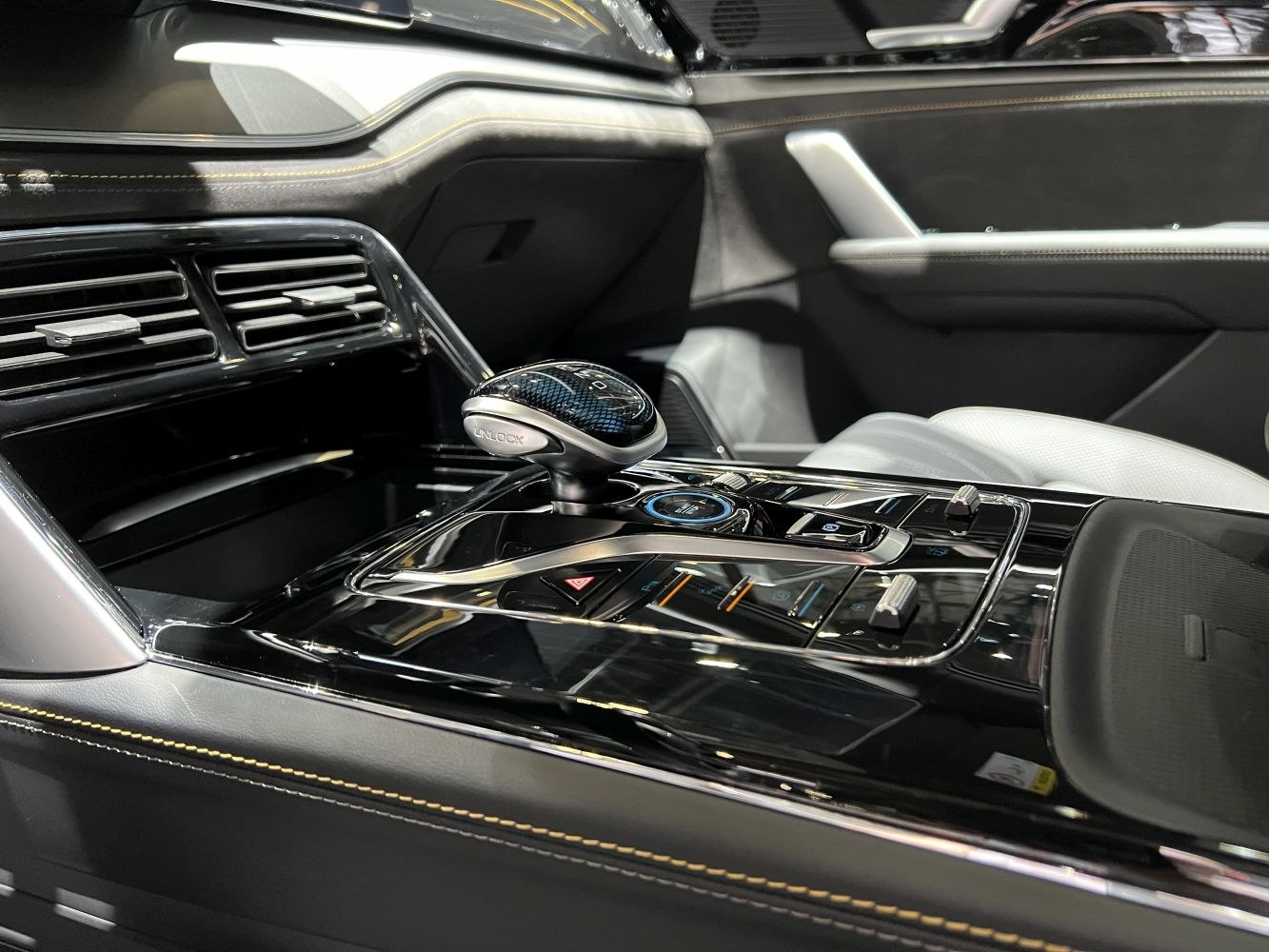 Central console with glossy finish and modern gear shifter