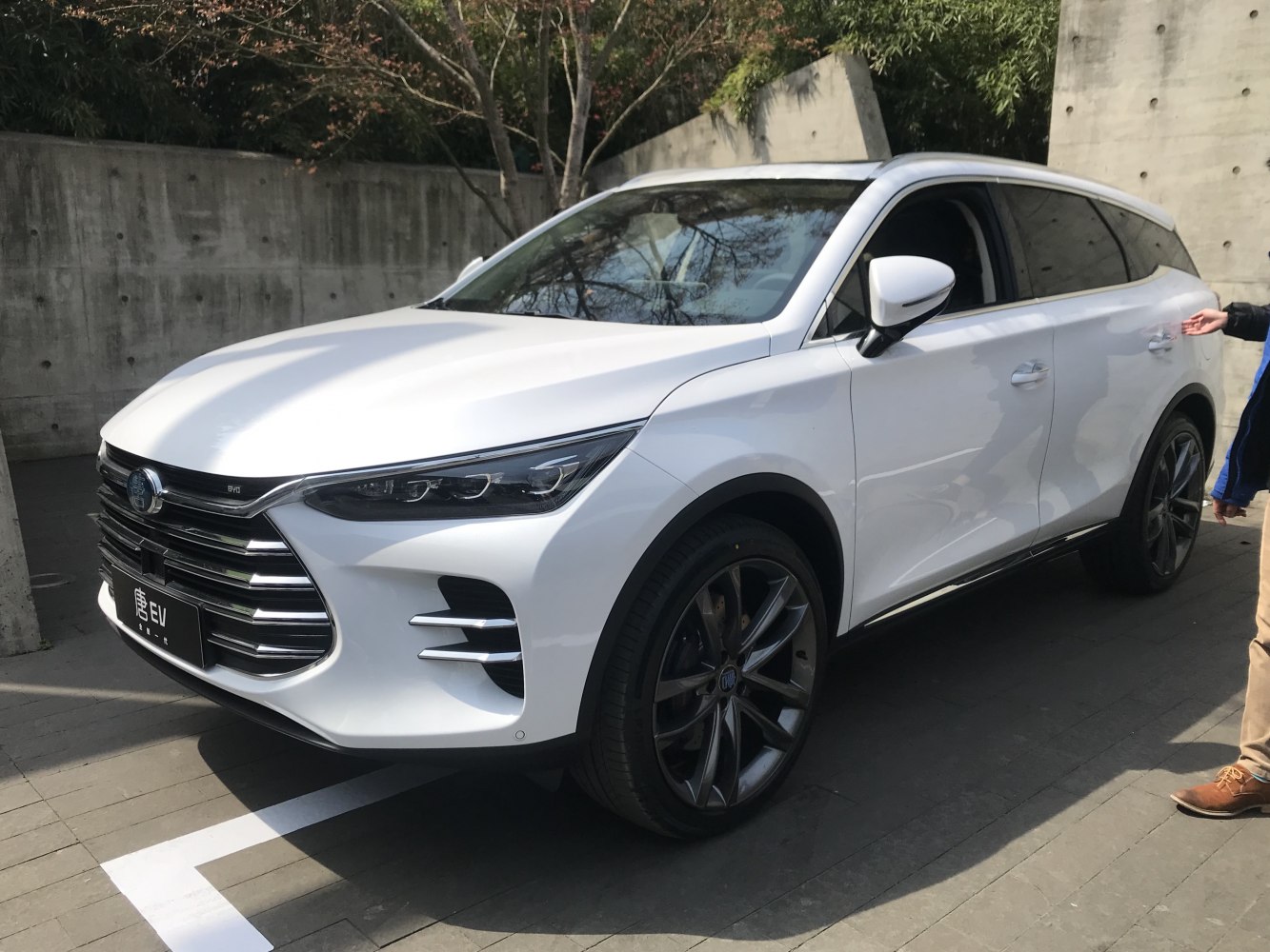 SUV front grille and sleek side profile with alloy wheels and LED headlights