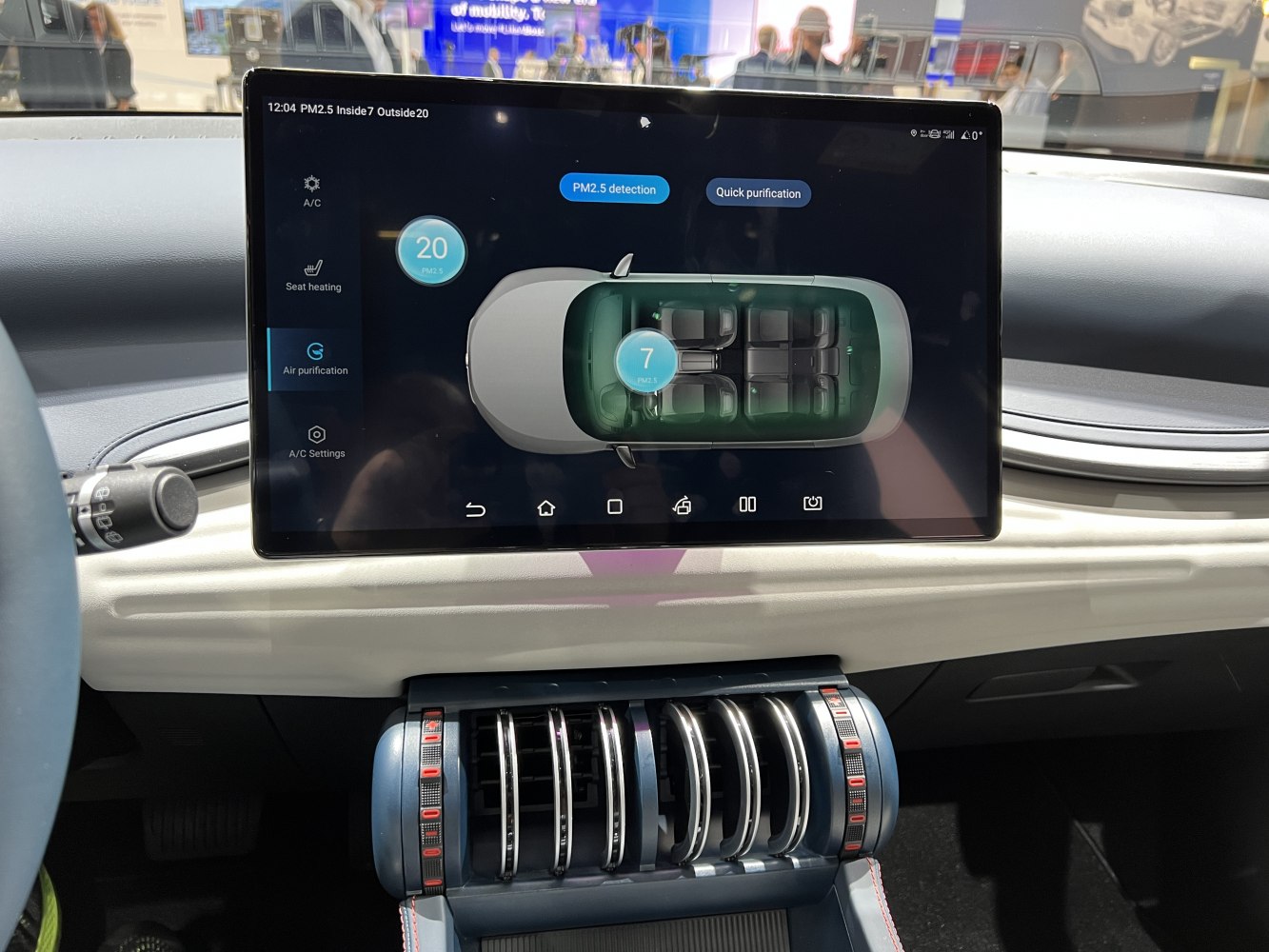 Touchscreen air purification and climate controls with PM2.5 detection