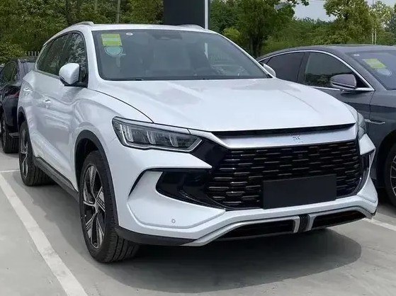 Front view of SUV with LED headlights and large black grille