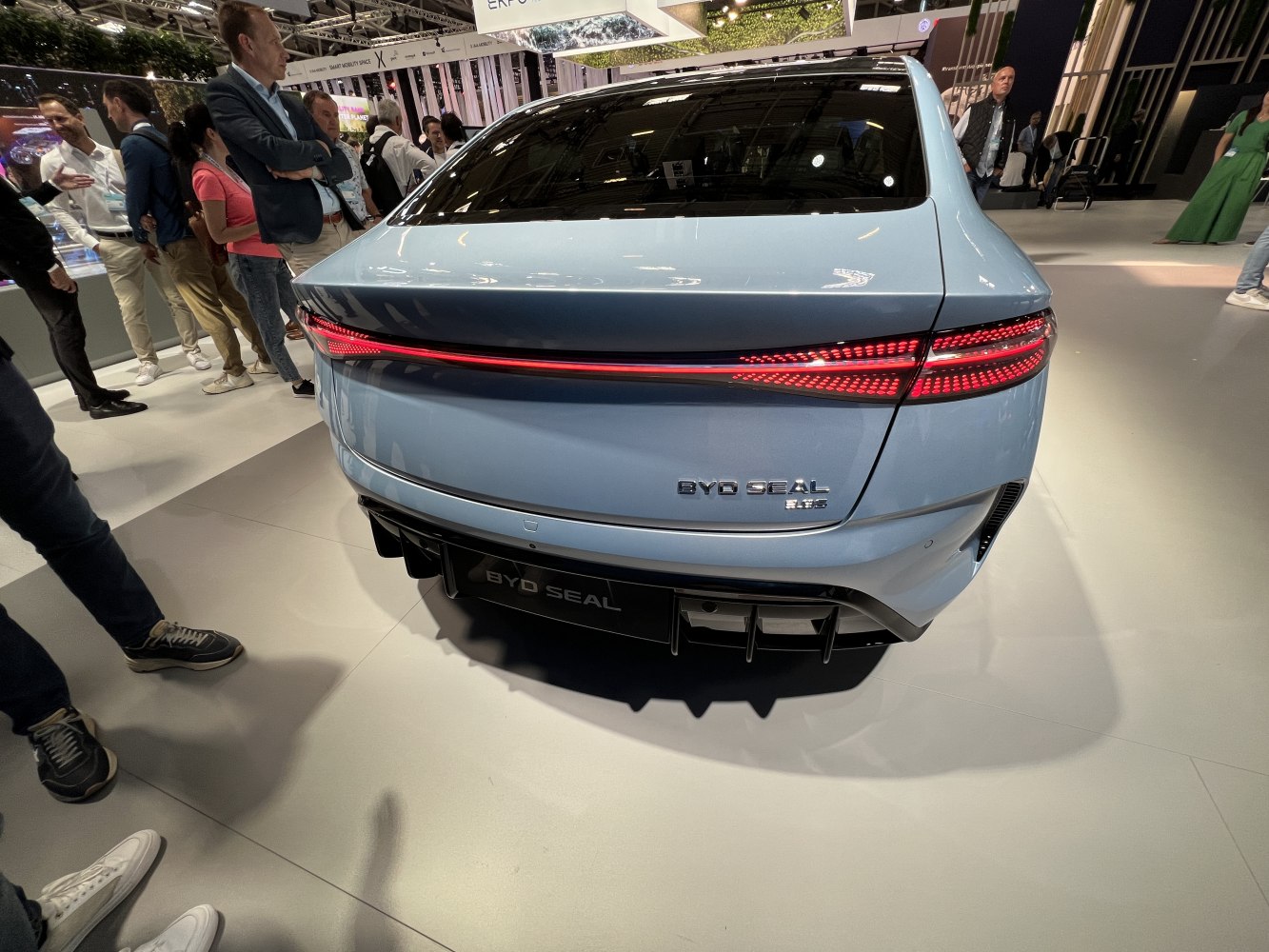 Sleek rear with LED light bar and aerodynamic diffuser
