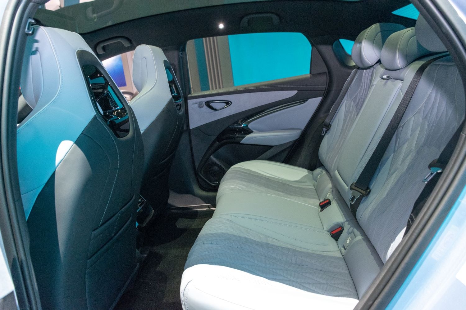 Spacious modern rear seating with leather upholstery and ergonomic design.