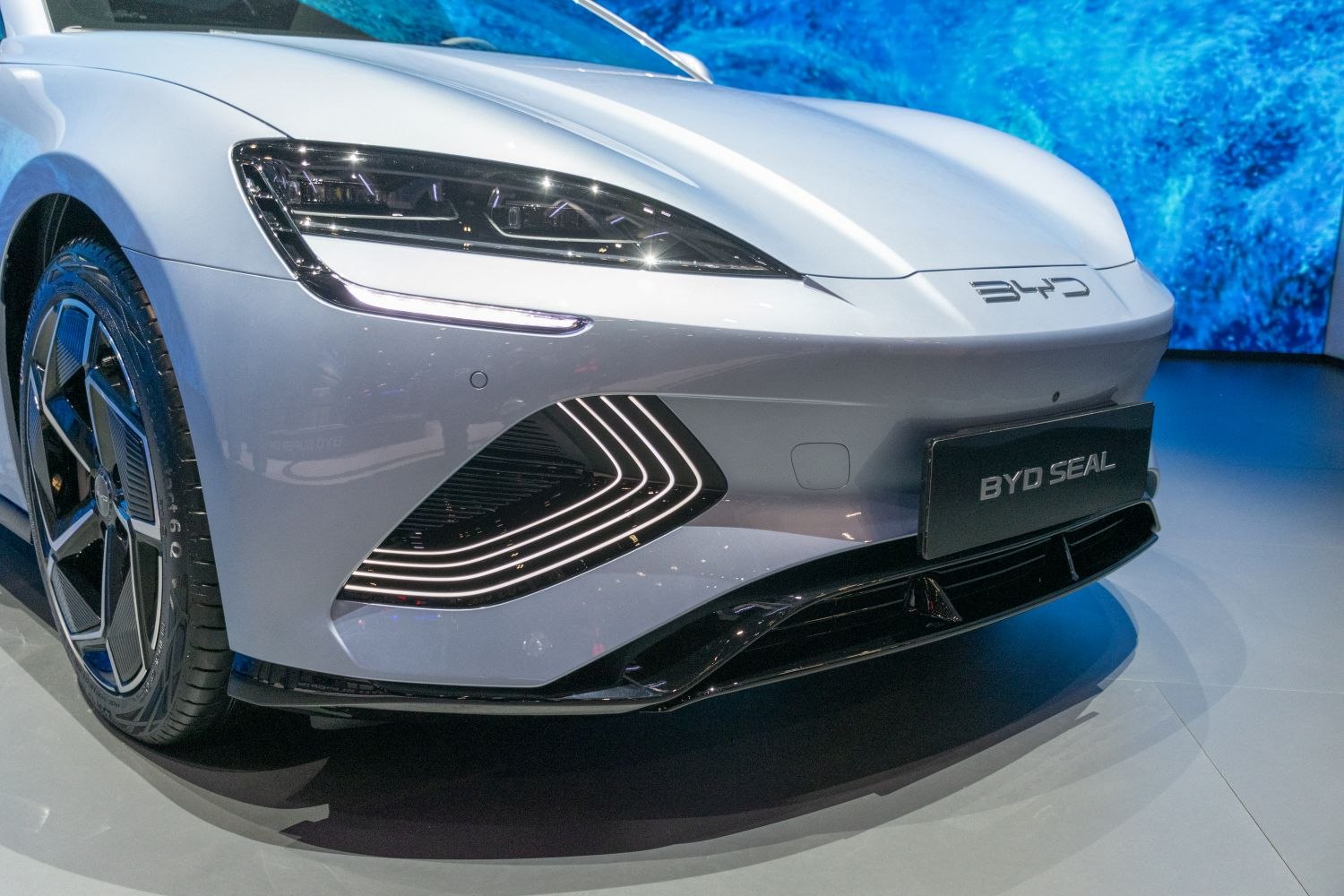 LED headlights and aerodynamic front design with wheel detail