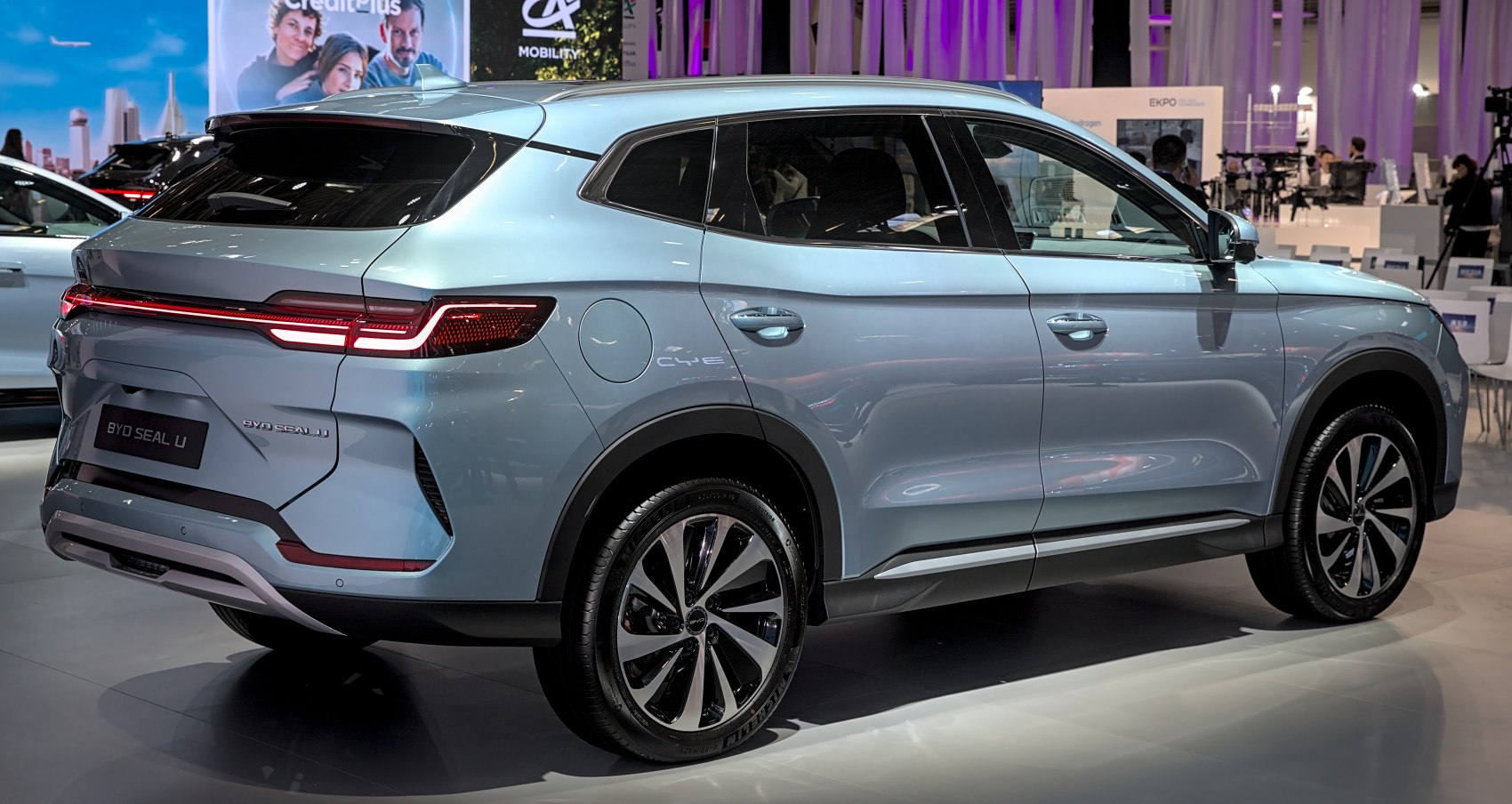 Sleek rear side with LED light strip and alloy wheels