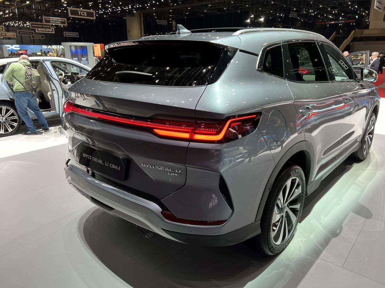 Rear view of SUV with full-width LED tail lights and aerodynamic styling