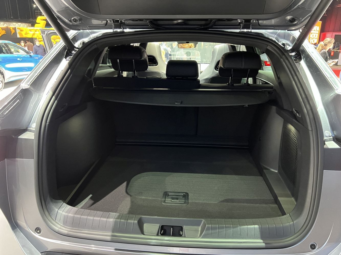 Spacious rear cargo trunk with cover and foldable back seats
