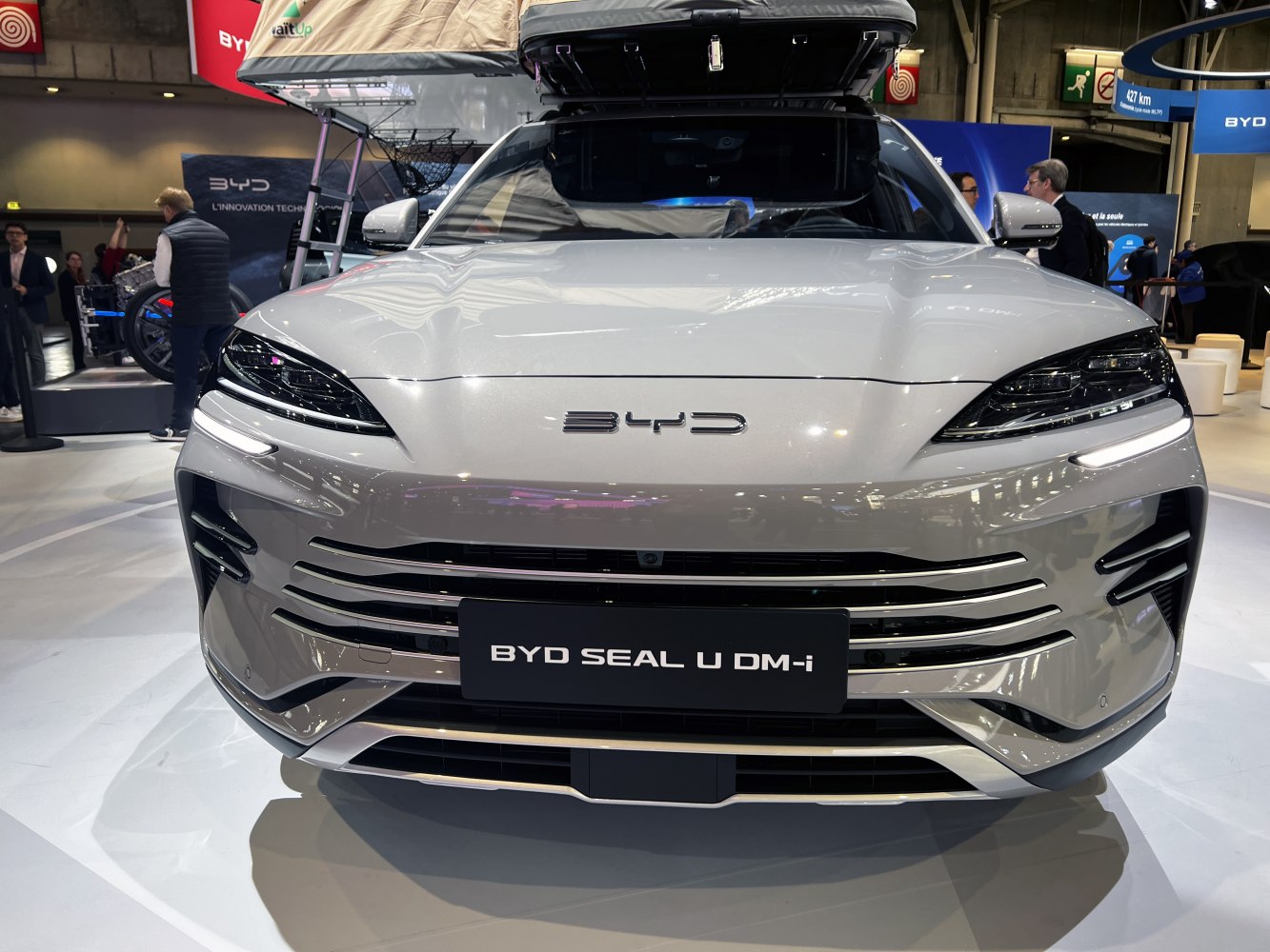 Front grille and sleek LED headlights with stylish aerodynamic shaping