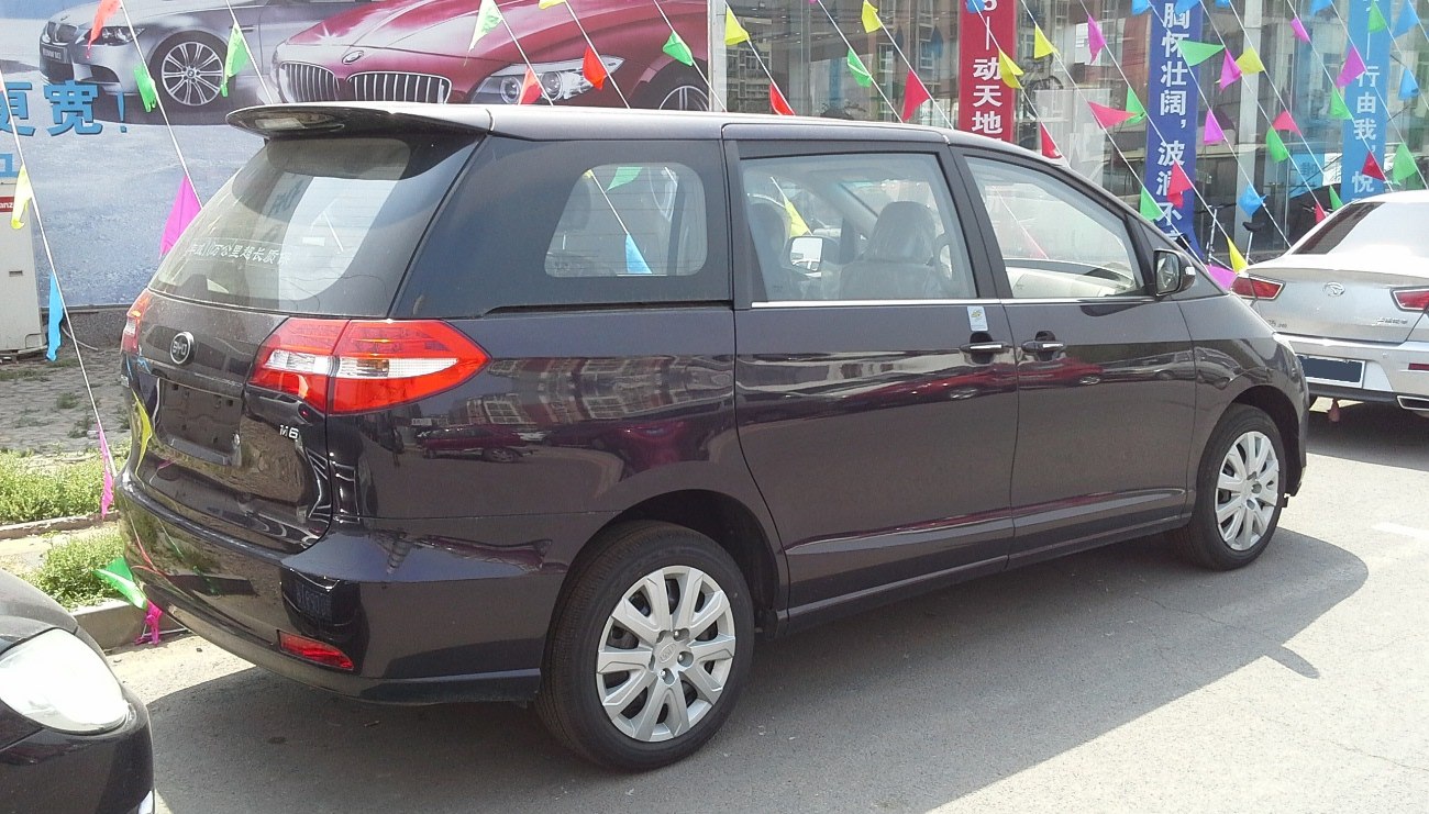 Rear side of black MPV with sliding door and alloy wheels