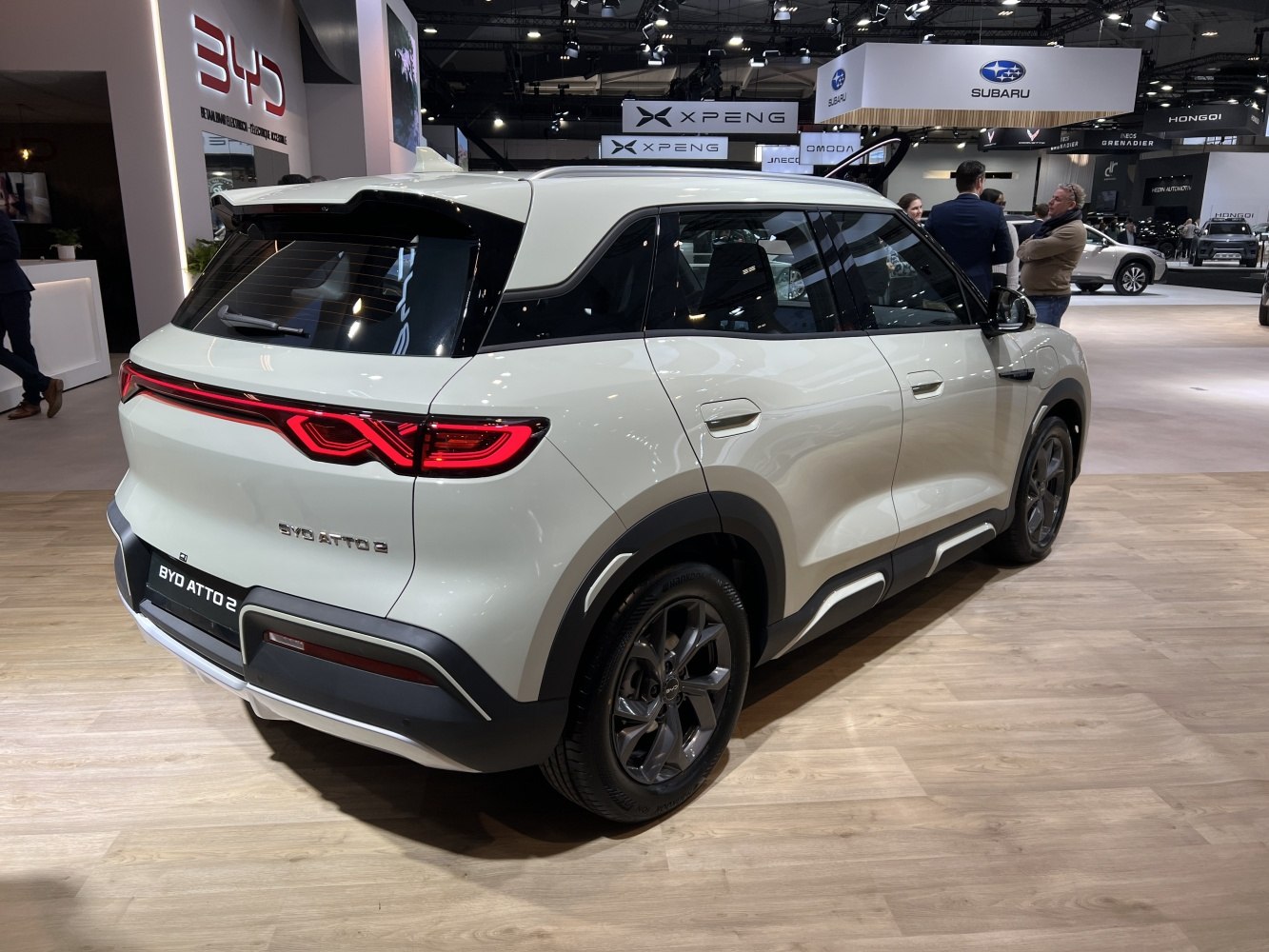 Rear LED lights and side profile of a modern SUV.