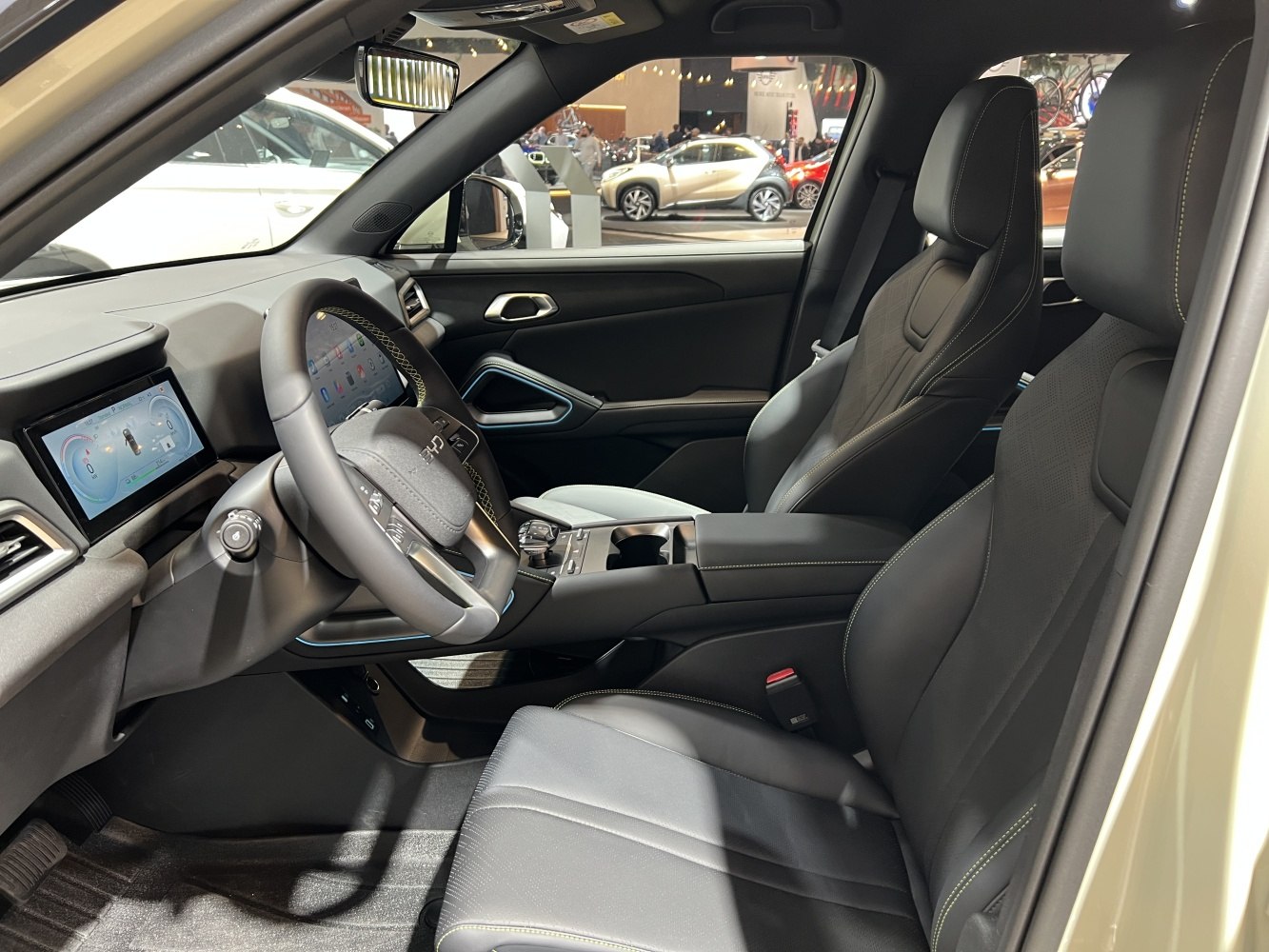 Modern digital dashboard and multifunction steering wheel with ergonomic seats