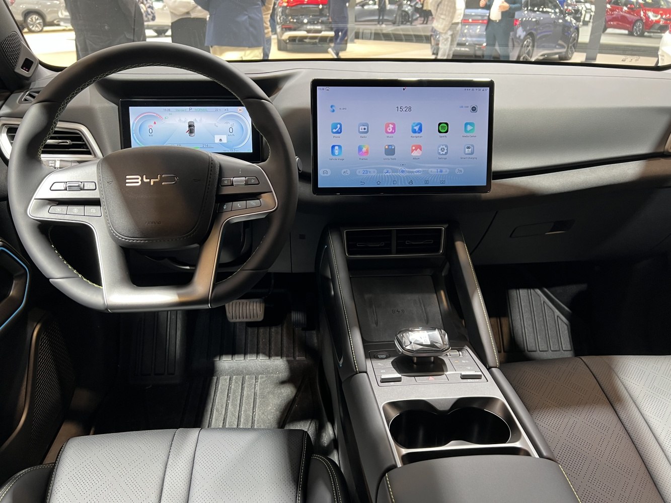Digital instrument cluster and large touchscreen infotainment display