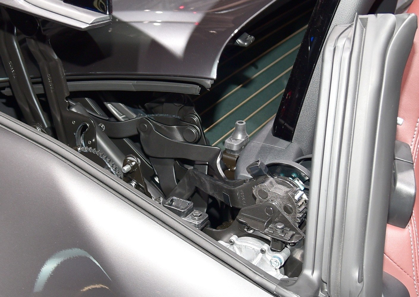 Convertible roof mechanism and hinges close-up