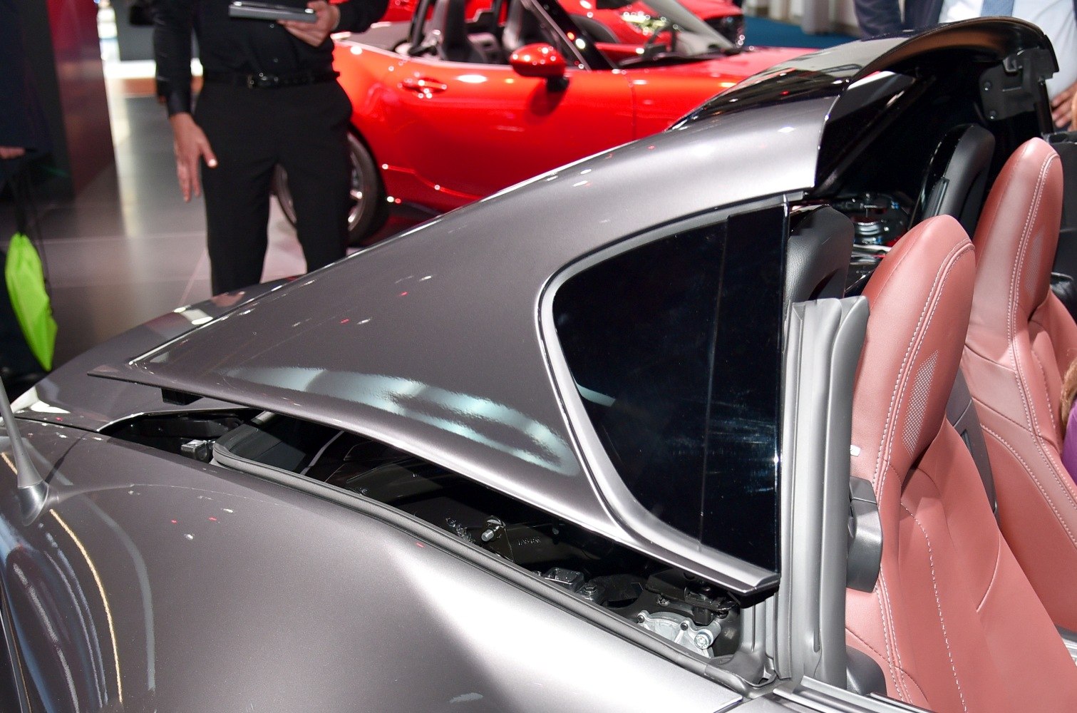 Retractable fastback roof mechanism and red leather seats