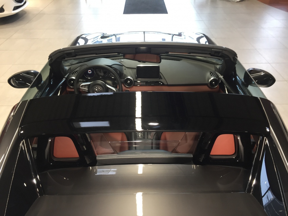 Retractable fastback roof and modern interior with steering wheel