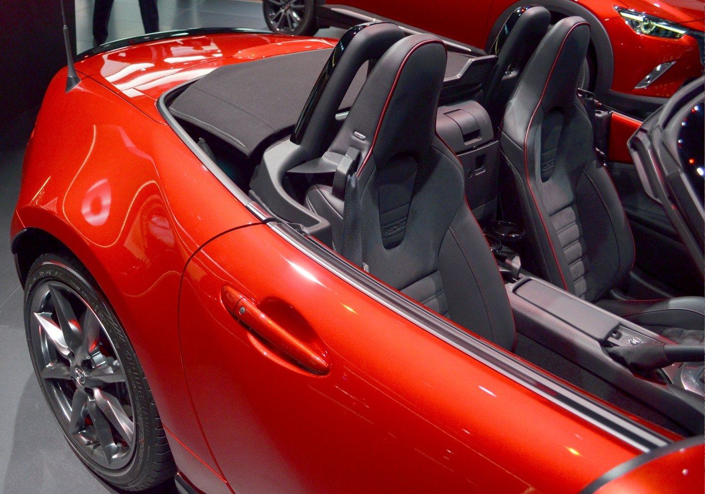 Convertible soft top with sporty bucket seats and door handle in red body