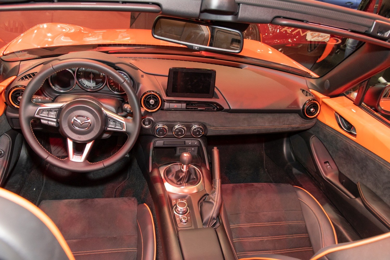 Dashboard, steering wheel, manual gearshift, sporty seats, infotainment display