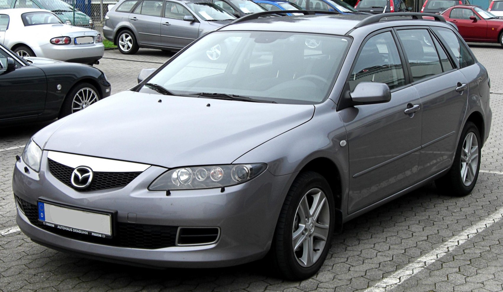 Front-side view of a facelifted station wagon with alloy wheels