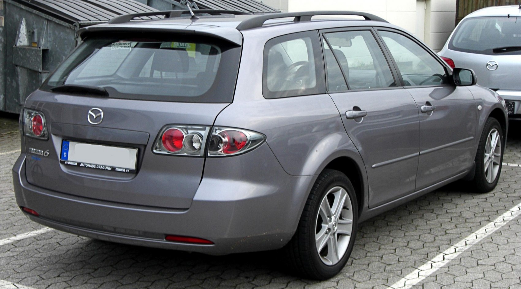 Rear and side profile of a facelifted station wagon with distinct tail lights and roof rack