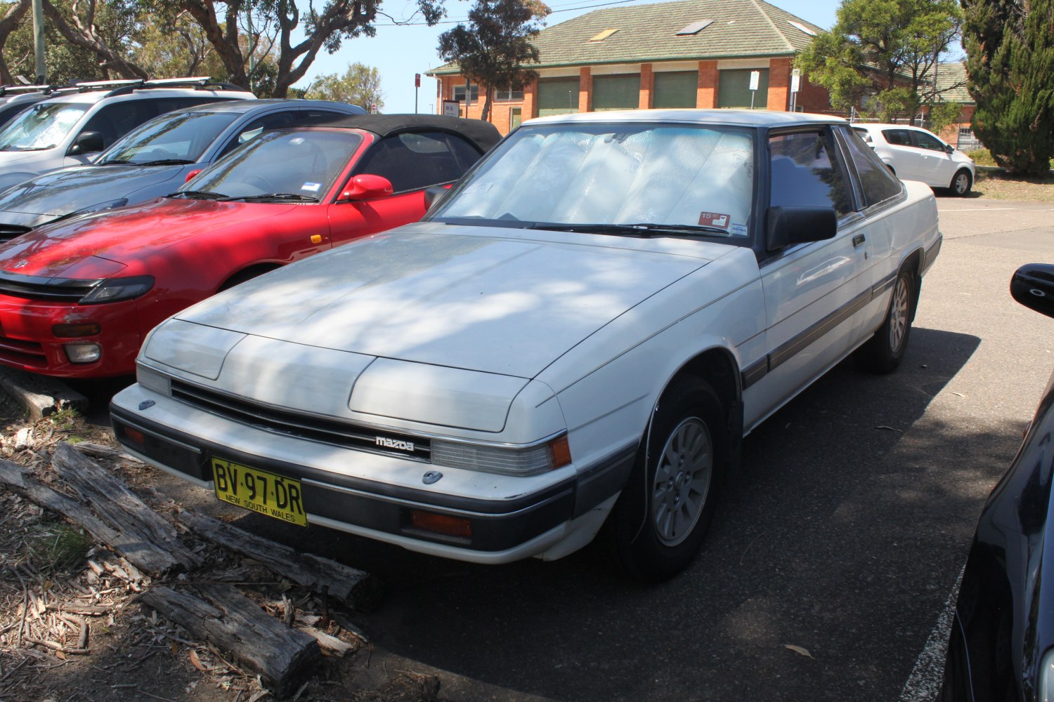 Angular coupe body with pop-up headlights and vintage alloy wheels