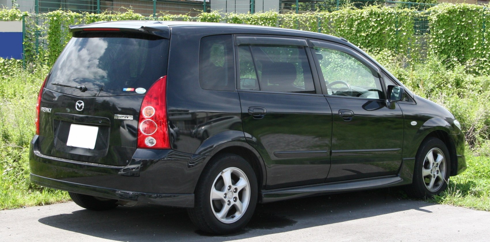 Rear side view of MPV with vertical tail lights and alloy wheels