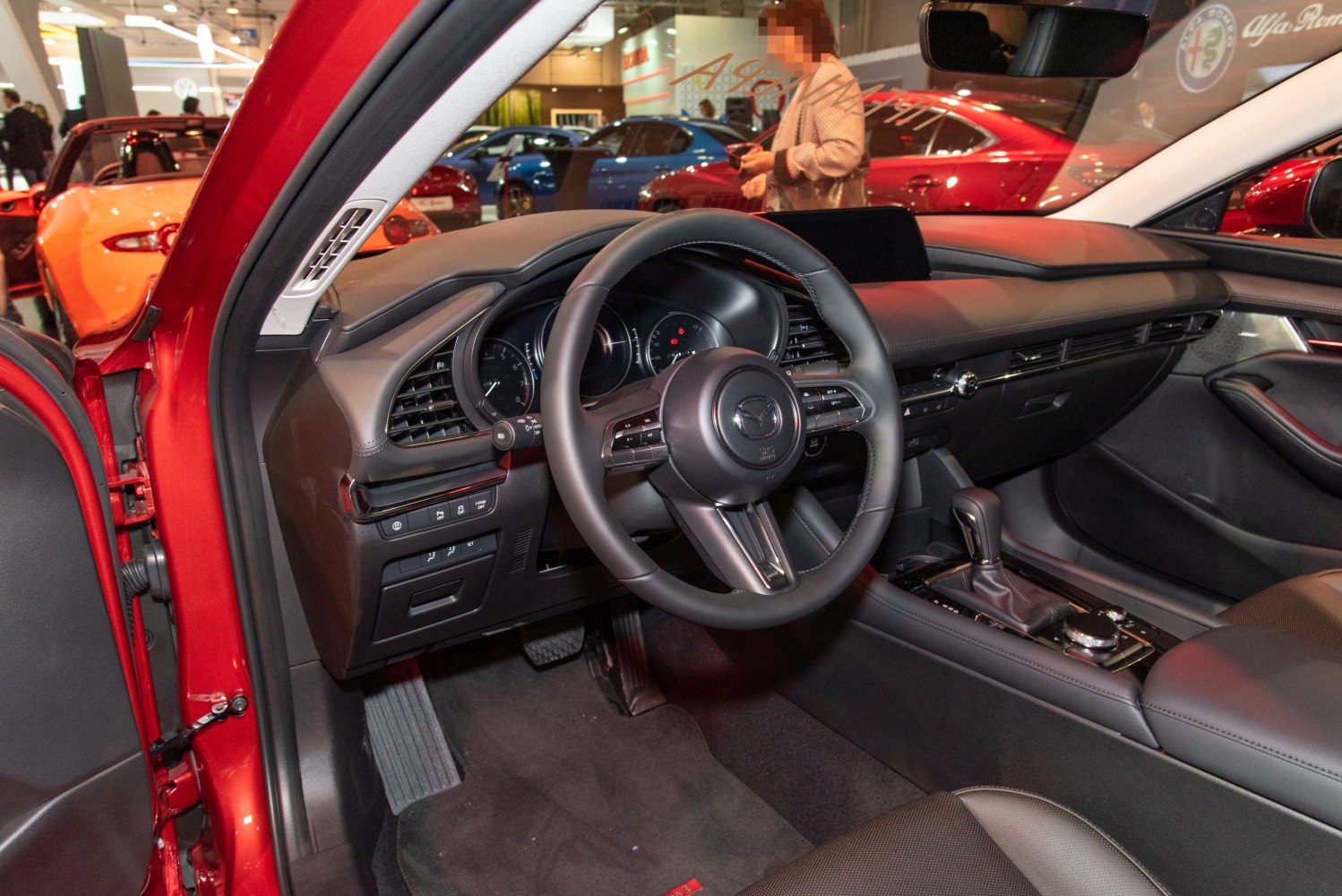 Steering wheel, dashboard, and center console interior features