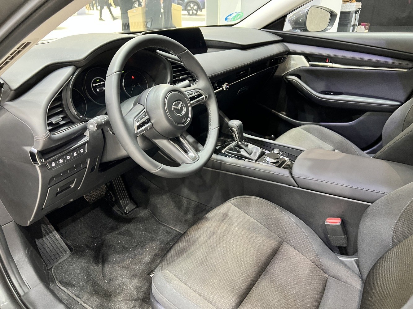 Modern dashboard and multifunction steering wheel with ergonomic controls