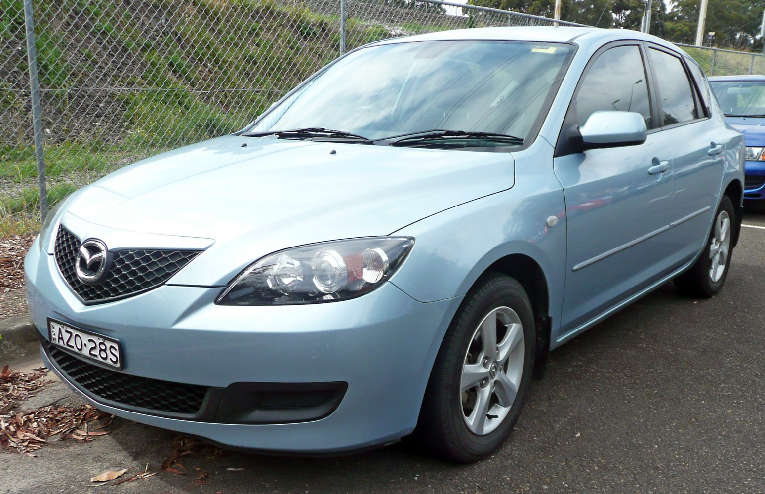 Front grille and headlights of a 2006 hatchback showing alloy wheels