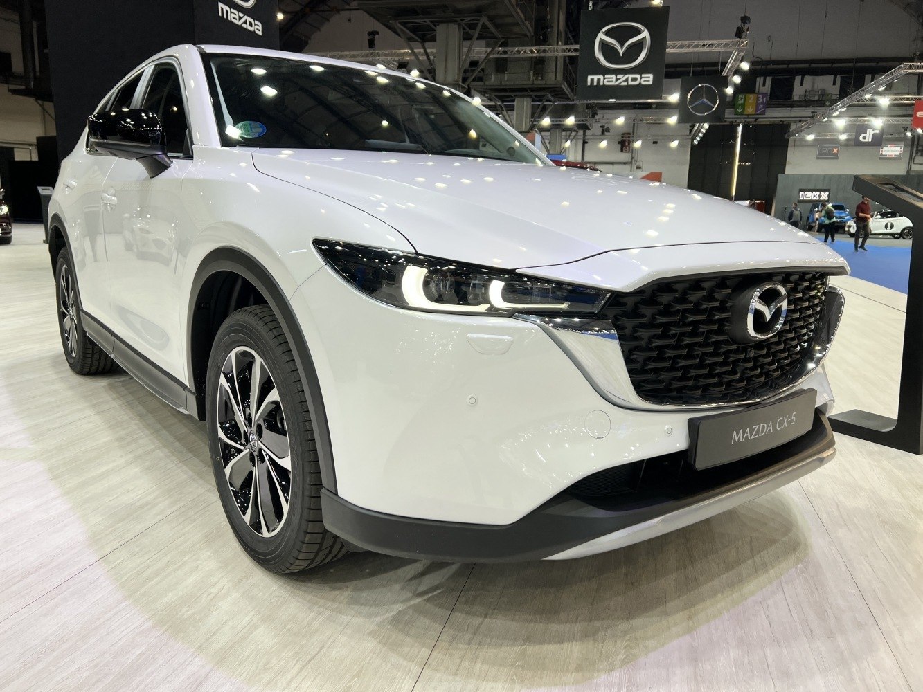 Front grille, LED headlights, alloy wheels of modern SUV