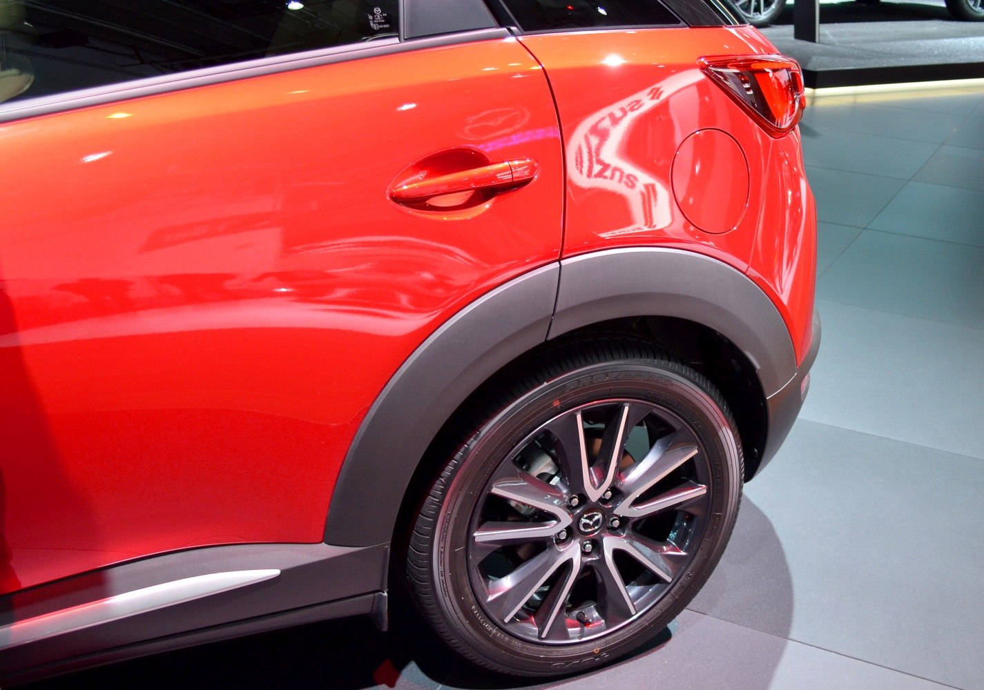 Rear side door, black alloy wheel, wheel arch with plastic cladding.